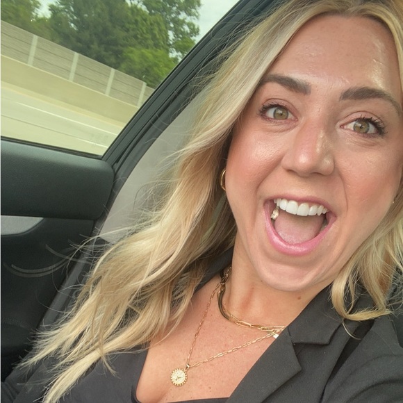 Meet your Posher, Bri - Picture 1 of 1